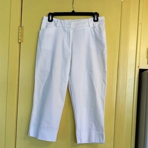 St. John's Bay White Capris. 6P